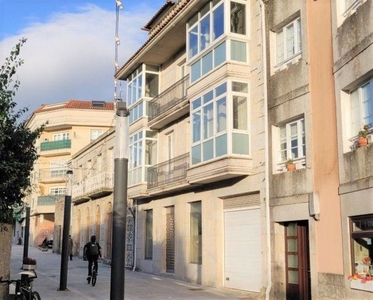 Venta de piso en Gondomar de 3 habitaciones con balcón y ascensor