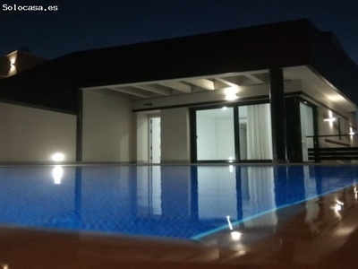 VILLA EN CALAS DE LA ZORRA CON PISCINA EN TORREVIEJA.