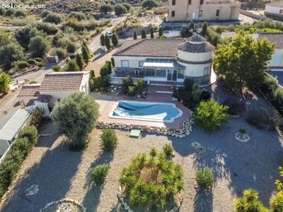 Villa en Venta en Cantoria, Almería