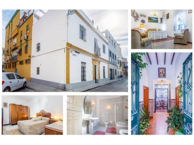 Vive en una exclusiva casa en el barrio del fontanal Sevilla