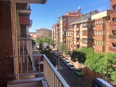 Venta Piso Segovia. Piso de cuatro habitaciones A reformar plaza de aparcamiento