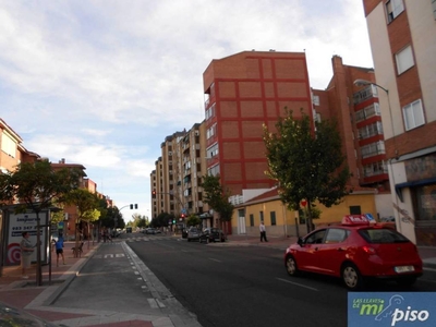 Venta Piso Valladolid. Piso de tres habitaciones en Calle TRANSICION. Buen estado segunda planta con terraza