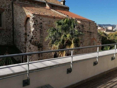 Alquiler Piso Barcelona. Piso de dos habitaciones en Carrer de l'Arc de Sant Agustí. Con terraza