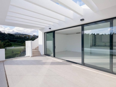 Alquiler Piso Benahavís. Piso de tres habitaciones Tercera planta con terraza