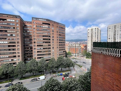 Alquiler Piso Bilbao. Piso de cuatro habitaciones Octava planta con terraza