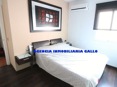 Ático con 2 habitaciones amueblado con ascensor, parking y aire acondicionado en Sevilla