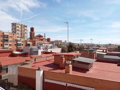 Ático en carretera d'esplugues 12 impresionante atico en el centro con terraza!!! en Cornellà de Llobregat