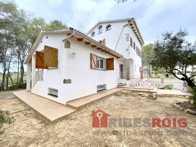 Casa chalet con parcela de 1.500 m2 en Olivella