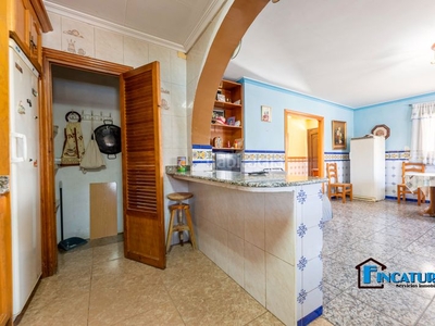 Casa en camino de valencia casa con 4 habitaciones con piscina en Riba - roja de Túria