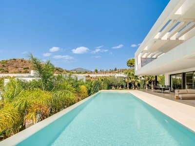 Casa moderna villa en el corazón de nueva andalucía en Marbella
