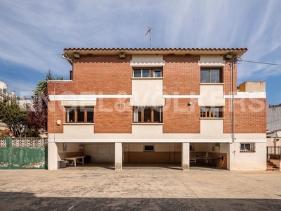 Casa unifamiliar rustica en centrica ubicación en Arenys de Munt