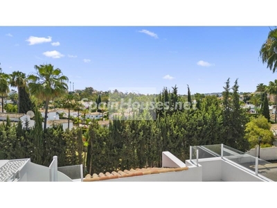 Piso ático en venta en Las Brisas, Marbella