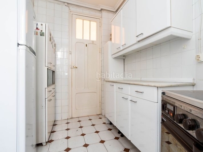 Piso con 2 habitaciones amueblado con ascensor y calefacción en Madrid