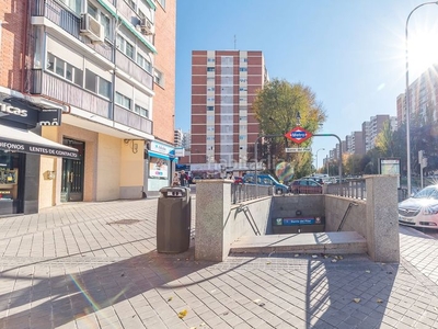 Piso con 2 habitaciones con ascensor y aire acondicionado en Madrid