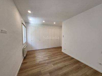 Piso en calle de rufino blanco piso con 3 habitaciones con ascensor, calefacción y aire acondicionado en Madrid