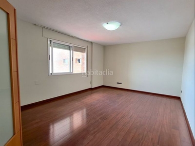 Piso en venta en Los Remedios, 5 dormitorios. en Sevilla