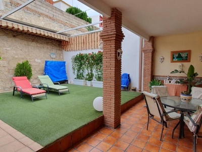 Venta Casa unifamiliar Jaén. Con terraza 198 m²
