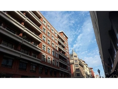 Venta Piso Bilbao. Piso de cuatro habitaciones en Calle Iparraguirre. Buen estado quinta planta con terraza