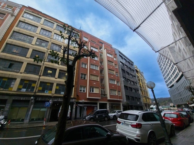 Venta Piso Bilbao. Piso de dos habitaciones en Mazarredo 37. Quinta planta con terraza