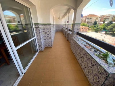 Venta Piso Fuengirola. Piso de tres habitaciones Buen estado tercera planta con terraza