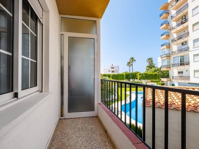 Venta Piso Nerja. Piso de dos habitaciones en Avenida del Mediterráneo. Con terraza