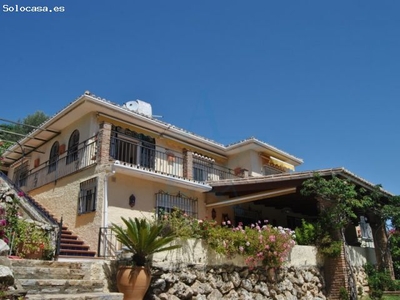 Villa independiente de 4 dormitorios con vistas al mar Torrenueva Costa del Sol