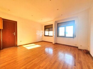 Piso en venta de 60 m2 en espronceda, Sabadell