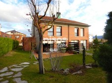 Casa adosada en venta en Medina de Pomar