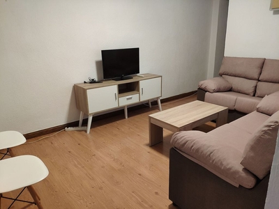 Alquiler de piso en Centro - Huelva de 3 habitaciones con muebles y balcón