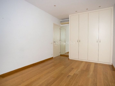 Ático con 3 habitaciones con ascensor, calefacción y aire acondicionado en Barcelona