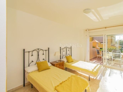 Ático con 3 habitaciones con parking, piscina, aire acondicionado, vistas al mar y vistas a la montaña en Marbella