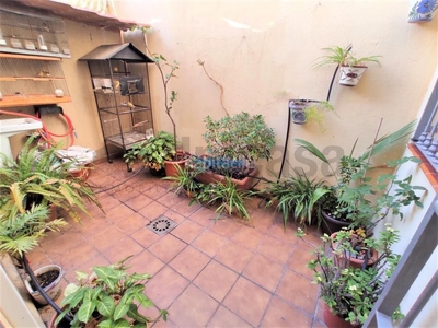 Casa adosada adosado de dos plantas en colonia santa inés en Málaga