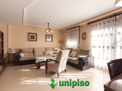 Casa adosada con 3 habitaciones con parking, calefacción y aire acondicionado en Leganés