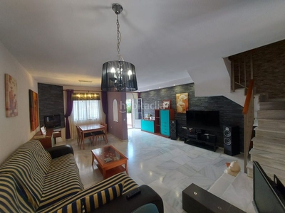 Casa adosada con 4 habitaciones con parking, aire acondicionado y vistas al mar en Benalmádena