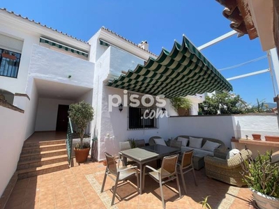 Casa adosada en venta en Avenida de las Petunias