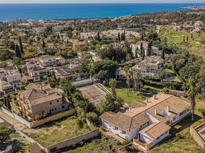 Casa con 7 habitaciones con parking, piscina, jardín, vistas al mar y vistas a la montaña en Marbella