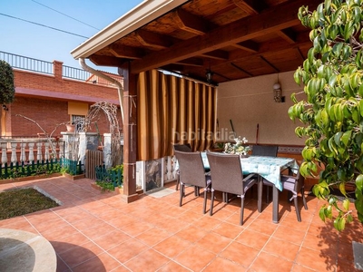 Casa en carrer urgell 49 fantástica vivienda en una sola planta, con piscina particular y vivienda a cuatro vientos!!, la vivienda se distribuye interiormente en tres dormitorios dobles, salón comedor con chimenea, moderna cocina, un baño completo, calefacción. jardín particular en Cunit