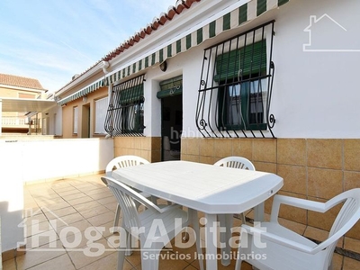 Casa ¡junto al mar! preciosa casa reformada con terraza en segunda línea de playa en Piles