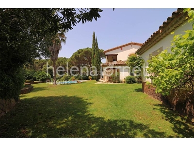 Casa preciosa casa con piscina y un gran terreno en el golf costa brava en Santa Cristina d´Aro