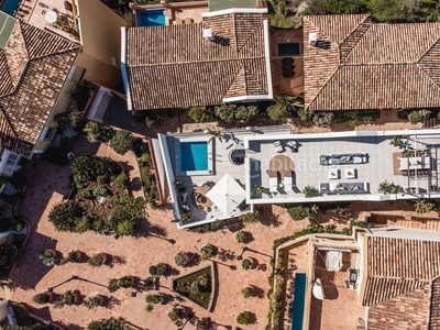 Casa villa de lujo amoblado en aldea dorada en Los Naranjos Marbella