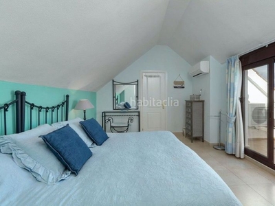 Dúplex ático de 3 dormitorios y 2 baños en nueva andalucía en Marbella