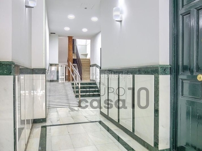 Dúplex con 2 habitaciones con ascensor, calefacción y aire acondicionado en Madrid
