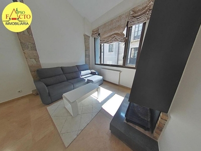 Dúplex en alquiler en Centre - Girona de 4 habitaciones con terraza y aire acondicionado
