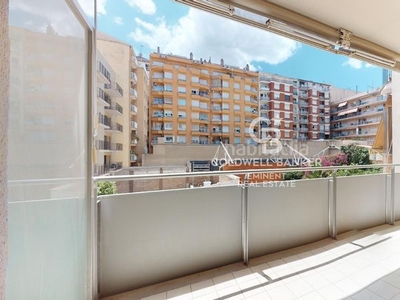 Piso con 3 habitaciones con ascensor, parking y aire acondicionado en Barcelona