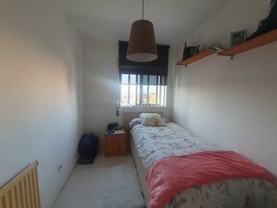 Piso c&s inmobiliaria vende piso en Zarzaquemada, , totalmente reformado para entrar a vivir, 2 dormitorios, antes eran 3, cocina amueblada con terraza y gran despensa, baño reformado con ducha y ventana, calefacción y agua caliente central, ascensor en Leganés