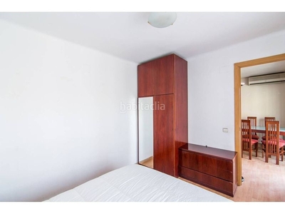 Piso de 89m2 en sants-montjuic , amueblado, 2 habitaciones dobles, 1 individual, 1 baño completa en Barcelona