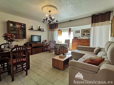 Piso en alquiler en Linares de 3 habitaciones con muebles y balcón