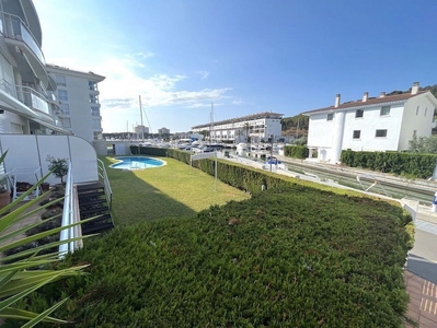 Piso en alquiler en Port d'Aro de 3 habitaciones con terraza y piscina