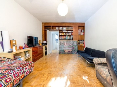 Piso en calle del alcalde lópez casero piso con 4 habitaciones en Madrid