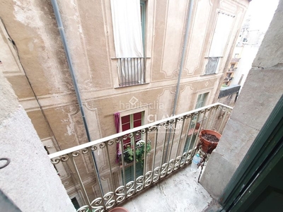 Piso en venta , con 103 m2, 3 habitaciones y 2 baños, trastero y ascensor. en Barcelona